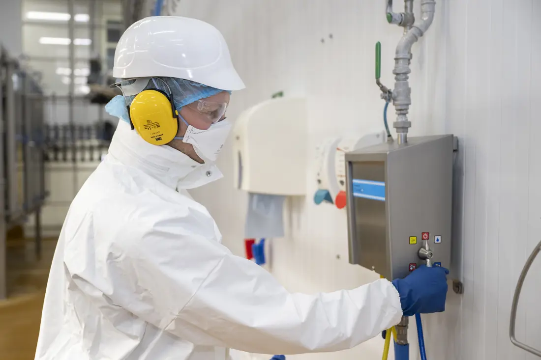 Foamico cleaning in a food plant